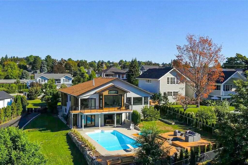 Luxurious 5 Bedroom House With Pool & Sauna West Kelowna Exterior foto